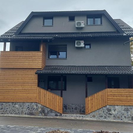 4 Seasons Guest House غاكوفيتسا المظهر الخارجي الصورة