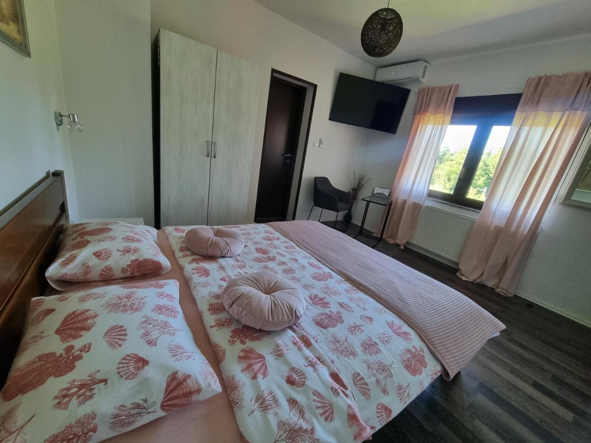4 Seasons Guest House غاكوفيتسا المظهر الخارجي الصورة