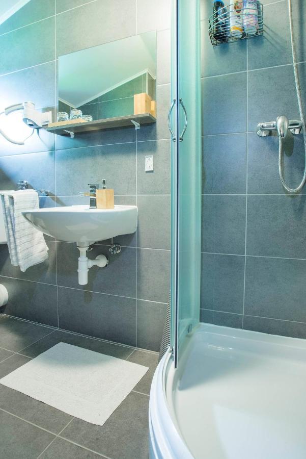 4 Seasons Guest House غاكوفيتسا المظهر الخارجي الصورة